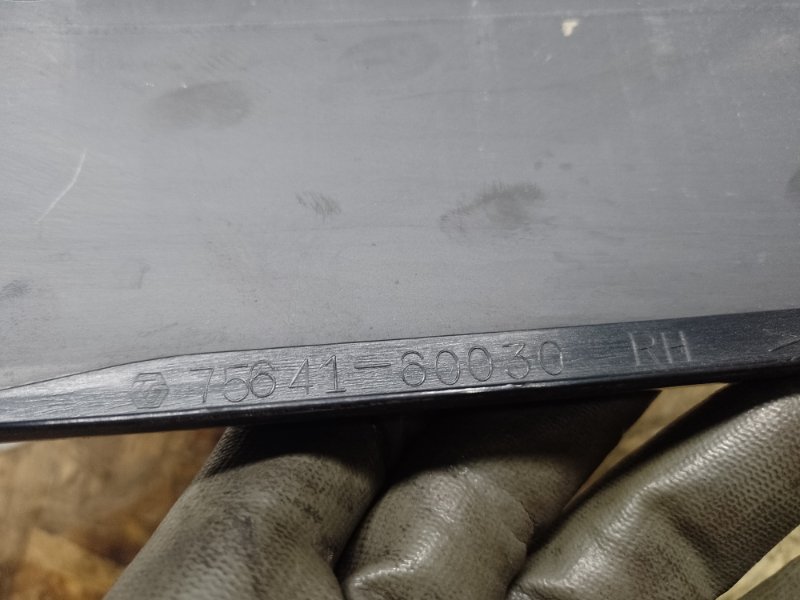 Стекло в кузов заднее правое LAND CRUISER PRADO 120 02-09 Стекло в кузов заднее правое LAND CRUISER PRADO 120 02-09