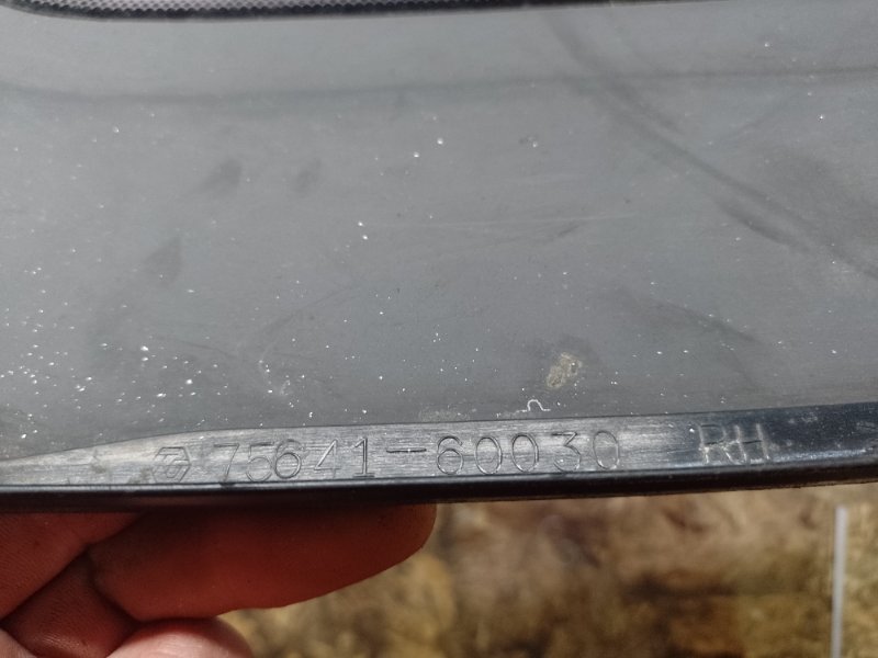 Стекло в кузов заднее правое TOYOTA LAND CRUISER PRADO 120 02-09 Стекло в кузов заднее правое TOYOTA LAND CRUISER PRADO 120 02-09