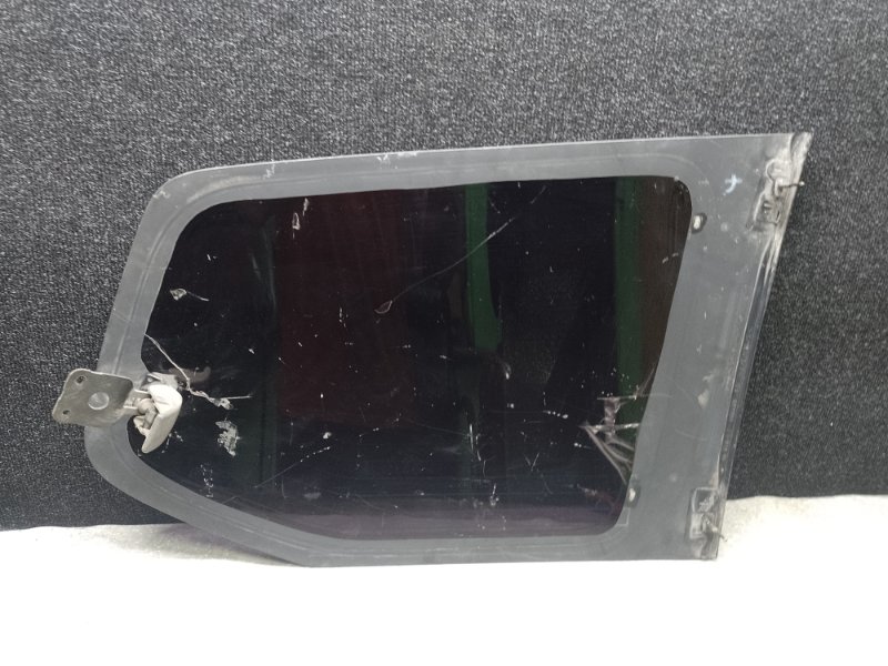 Стекло в кузов заднее левое TOYOTA LAND CRUISER PRADO 120 02-09 Стекло в кузов заднее левое TOYOTA LAND CRUISER PRADO 120 02-09