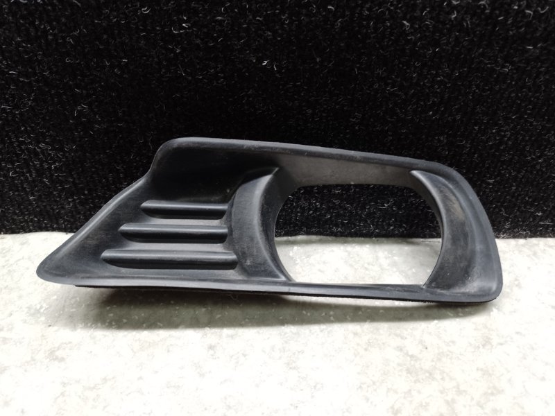 Накладка противотуманной фары передняя левая TOYOTA CAMRY 40 06-11 52128-33050 Б/У