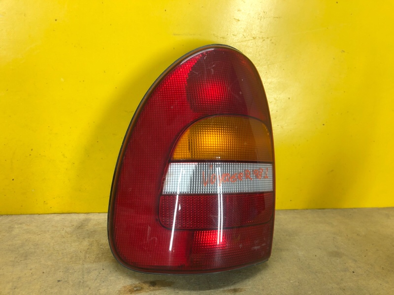 Фонарь внутренний левый CHRYSLER VOYAGER 95-00