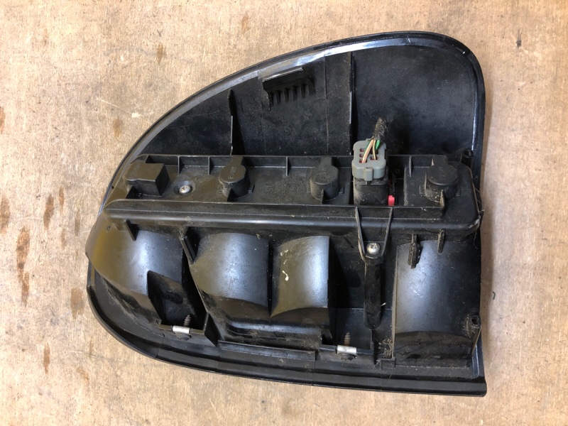 Фонарь внутренний левый VOYAGER 95-00