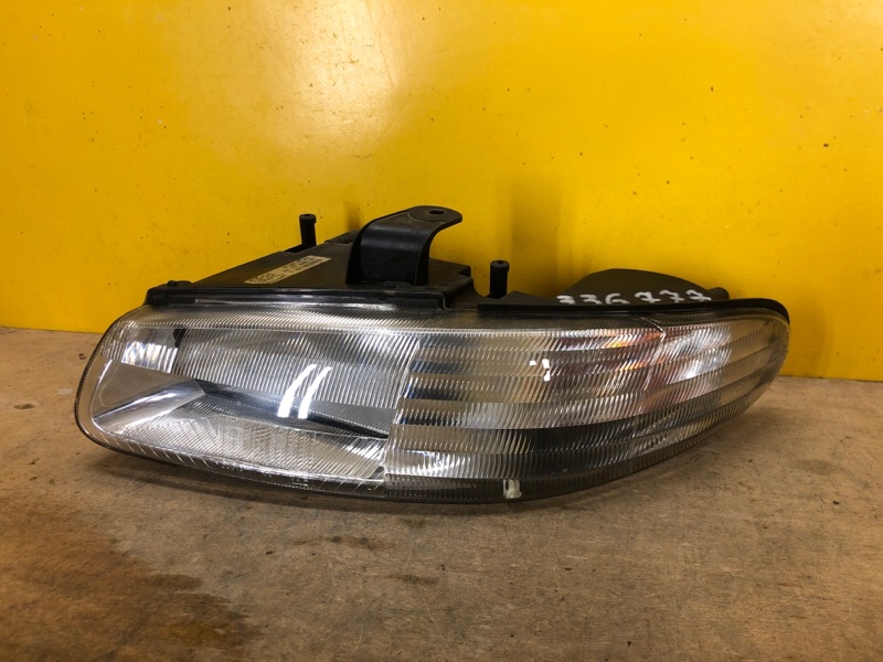Фара левая CHRYSLER VOYAGER 95-00 4897 389AC Б/У