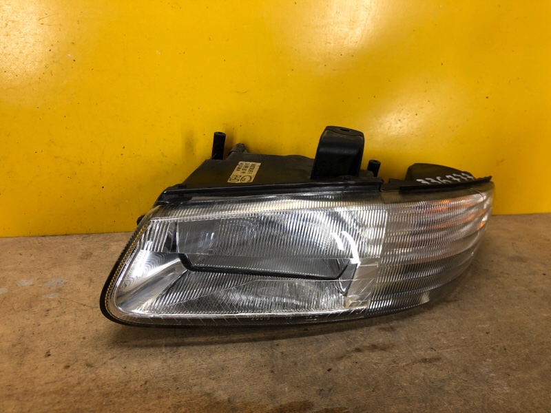 Фара левая CHRYSLER VOYAGER 95-00