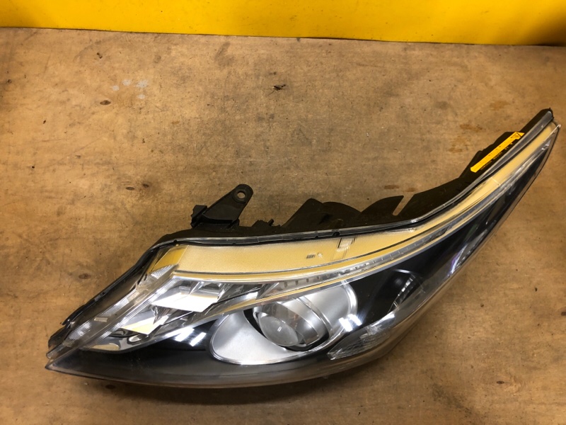 Фара левая AVENSIS 08-18 Фара левая AVENSIS 08-18