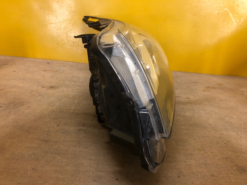 Фара левая AVENSIS 08-18 Фара левая AVENSIS 08-18