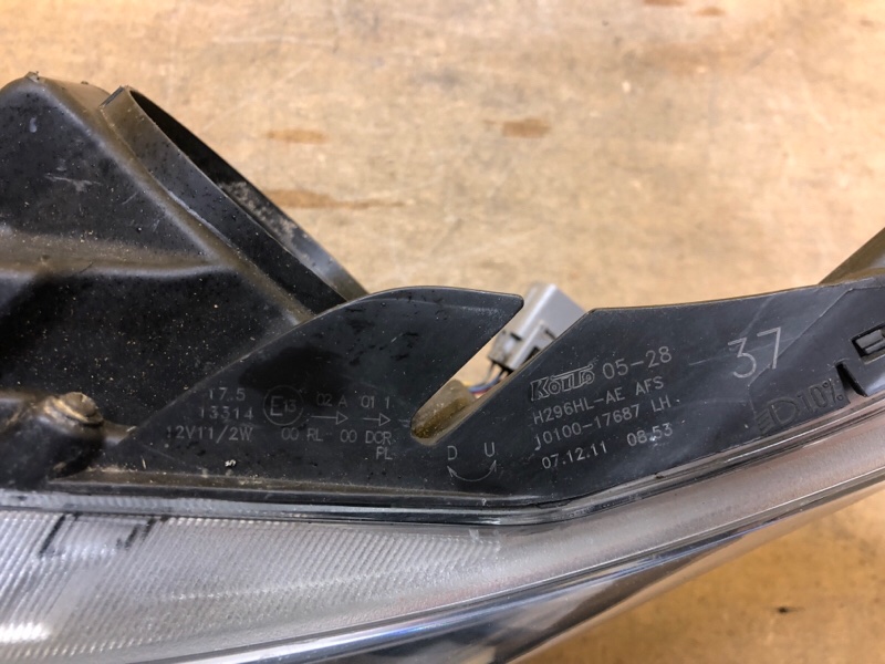 Фара левая AVENSIS 08-18 Фара левая AVENSIS 08-18