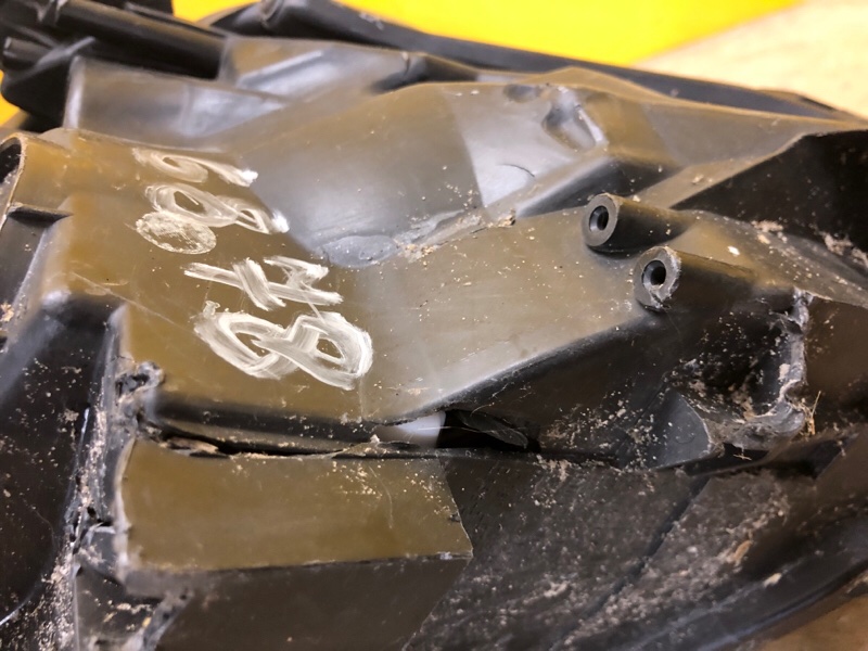 Фара левая AVENSIS 08-18 Фара левая AVENSIS 08-18