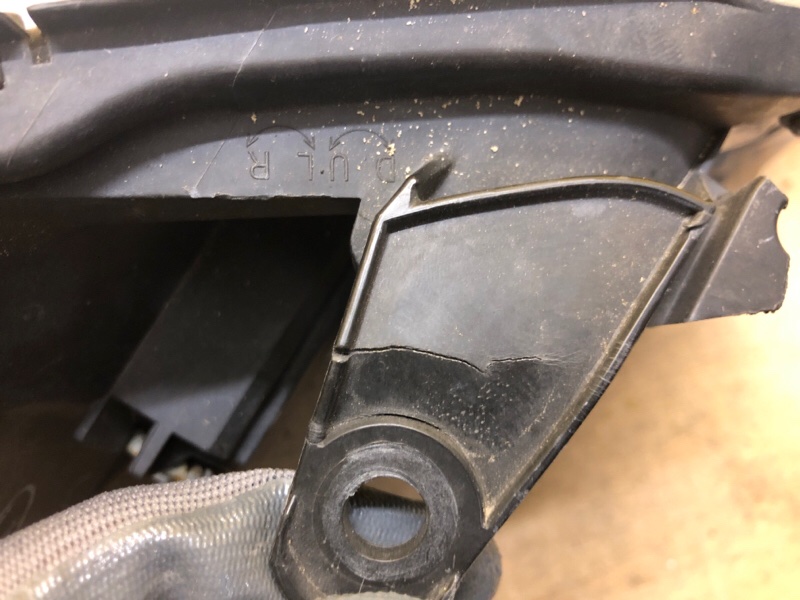 Фара левая AVENSIS 08-18 Фара левая AVENSIS 08-18