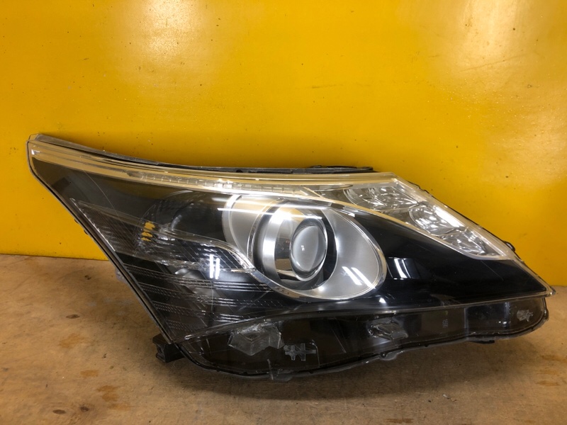 Запчасть фара правая TOYOTA AVENSIS 08-18 8113005350 Б/У Фара правая TOYOTA AVENSIS 08-18 8113005350 Б/У