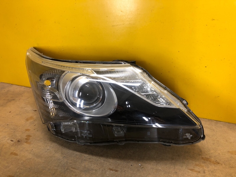 Фара правая TOYOTA AVENSIS 08-18 Фара правая TOYOTA AVENSIS 08-18