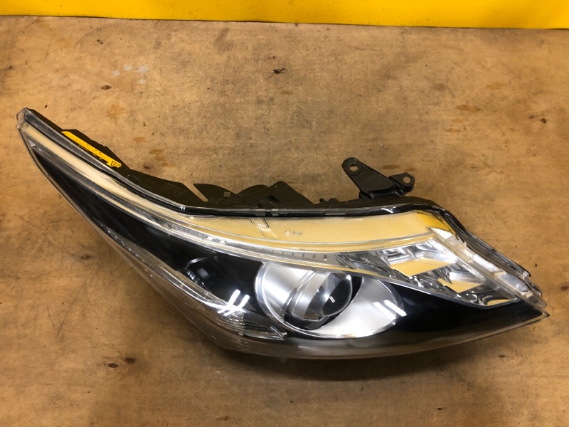 Фара правая AVENSIS 08-18 Фара правая AVENSIS 08-18