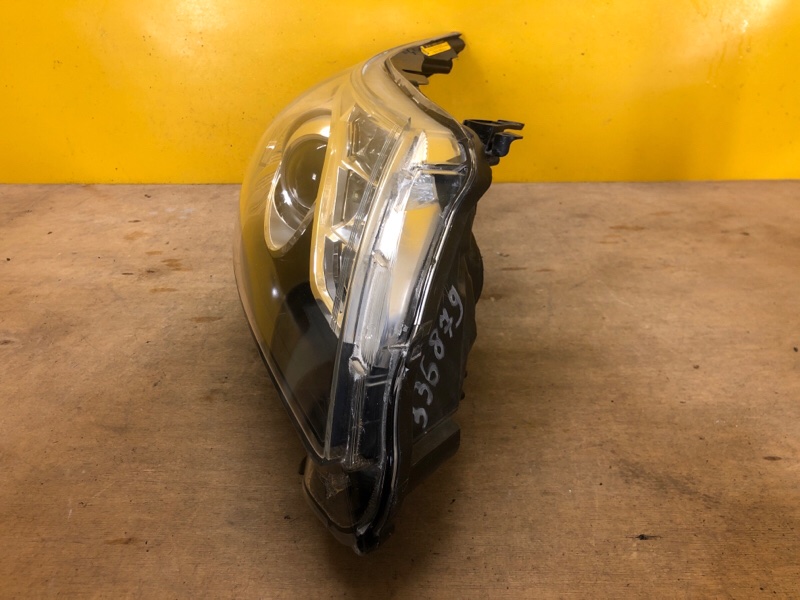 Фара правая AVENSIS 08-18 Фара правая AVENSIS 08-18