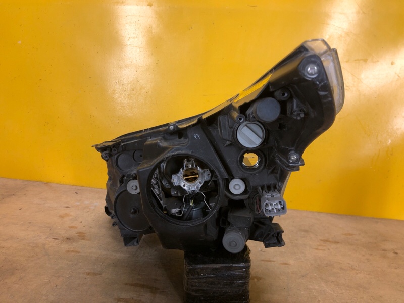 Фара правая AVENSIS 08-18 Фара правая AVENSIS 08-18