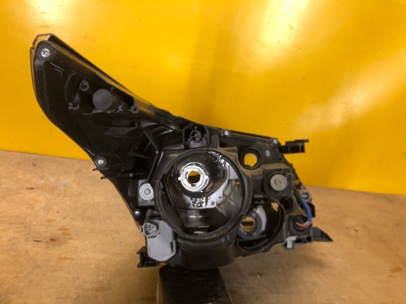 Фара левая AVENSIS 08-18 Фара левая AVENSIS 08-18