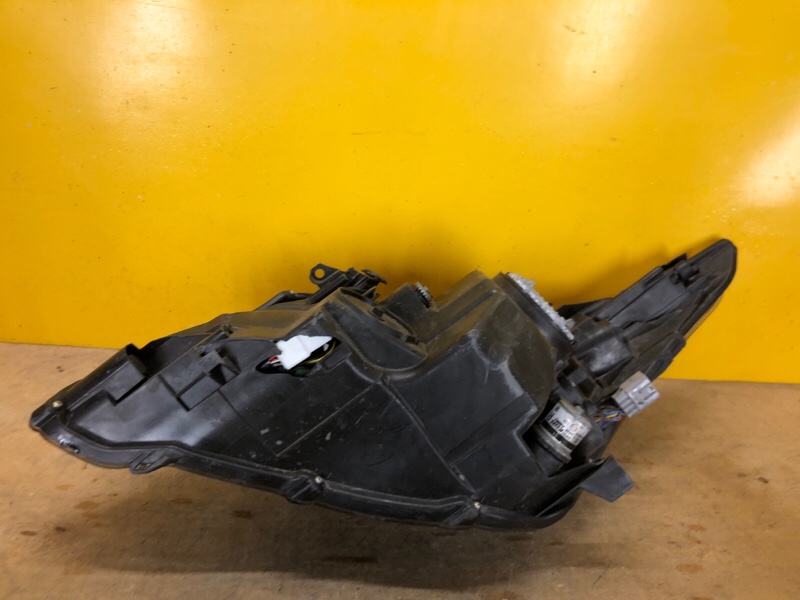 Фара правая AVENSIS 08-18