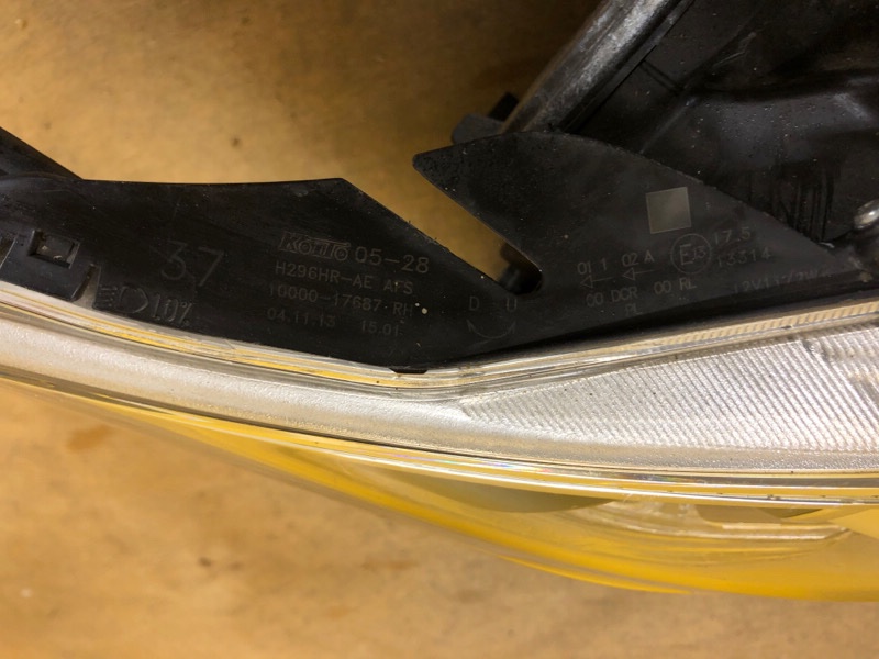 Фара правая AVENSIS 08-18