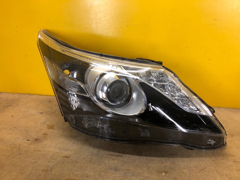 Запчасть фара правая TOYOTA AVENSIS 08-18 8113005350 Б/У Фара правая TOYOTA AVENSIS 08-18 8113005350 Б/У