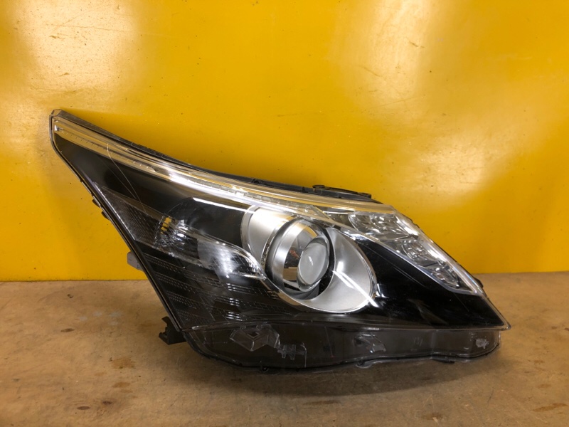 Фара правая TOYOTA AVENSIS 08-18 Фара правая TOYOTA AVENSIS 08-18