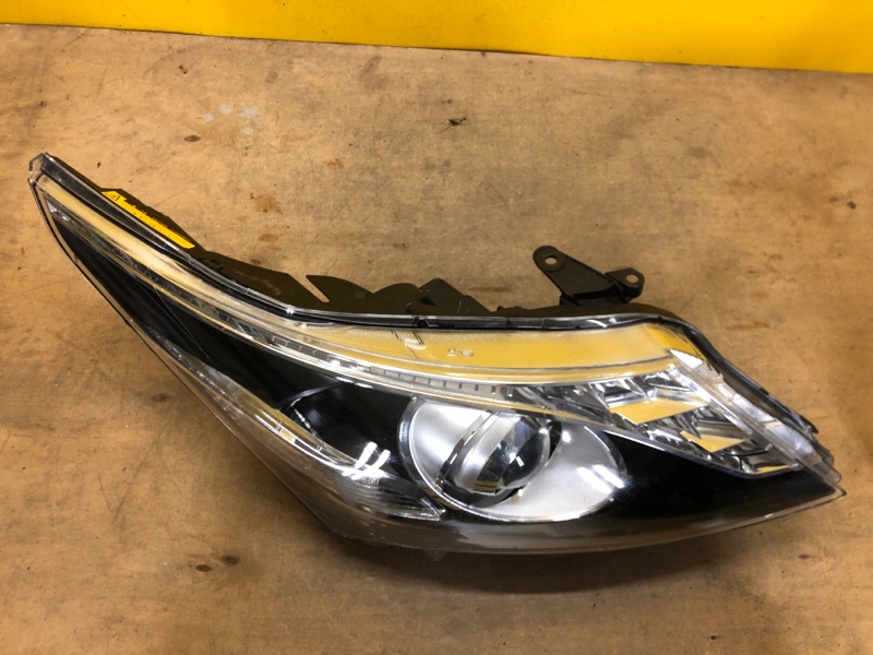 Фара правая AVENSIS 08-18 Фара правая AVENSIS 08-18