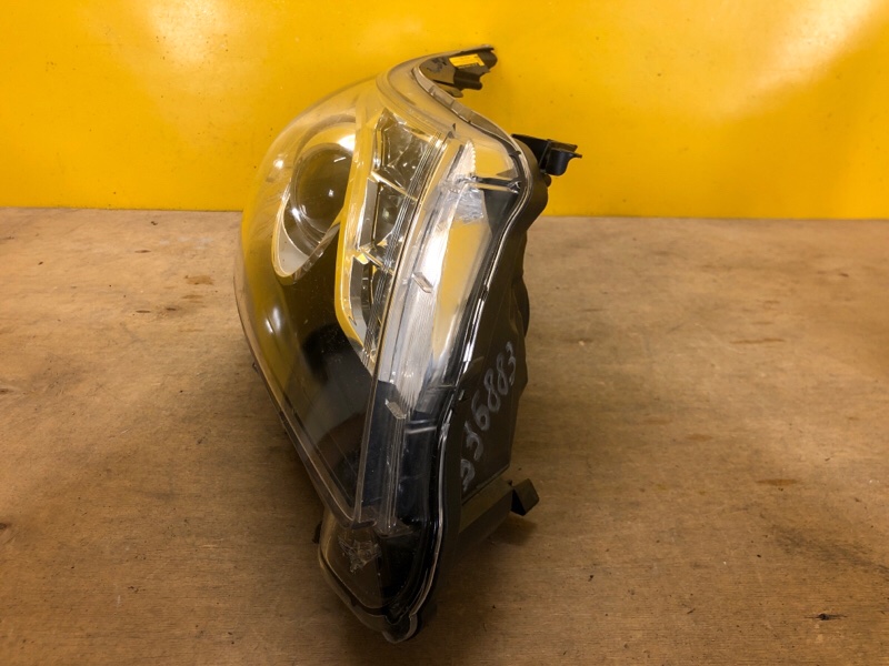 Фара правая AVENSIS 08-18 Фара правая AVENSIS 08-18