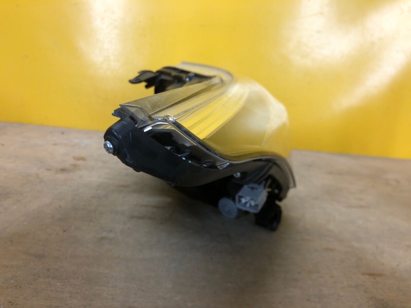 Фара правая AVENSIS 08-18 Фара правая AVENSIS 08-18