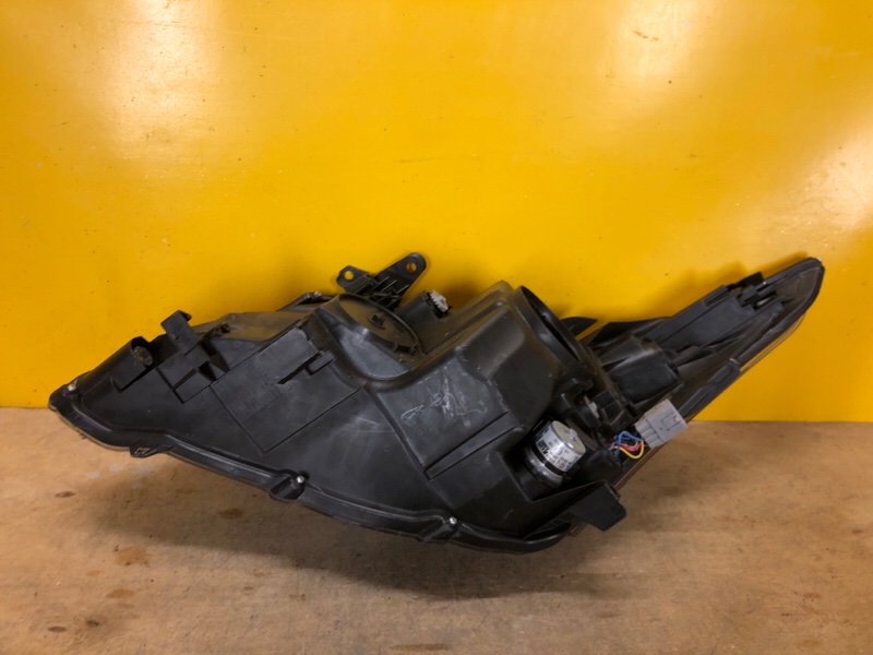 Фара правая AVENSIS 08-18 Фара правая AVENSIS 08-18