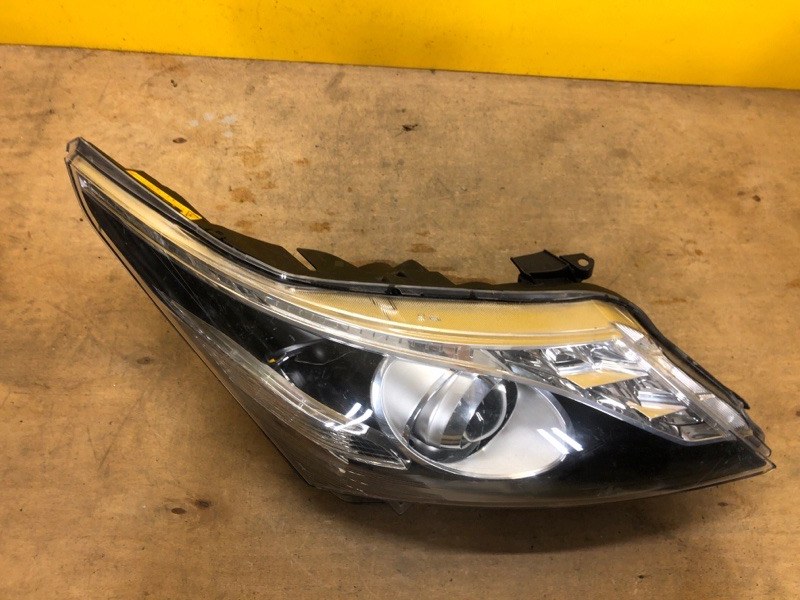 Фара правая AVENSIS 08-18 Фара правая AVENSIS 08-18