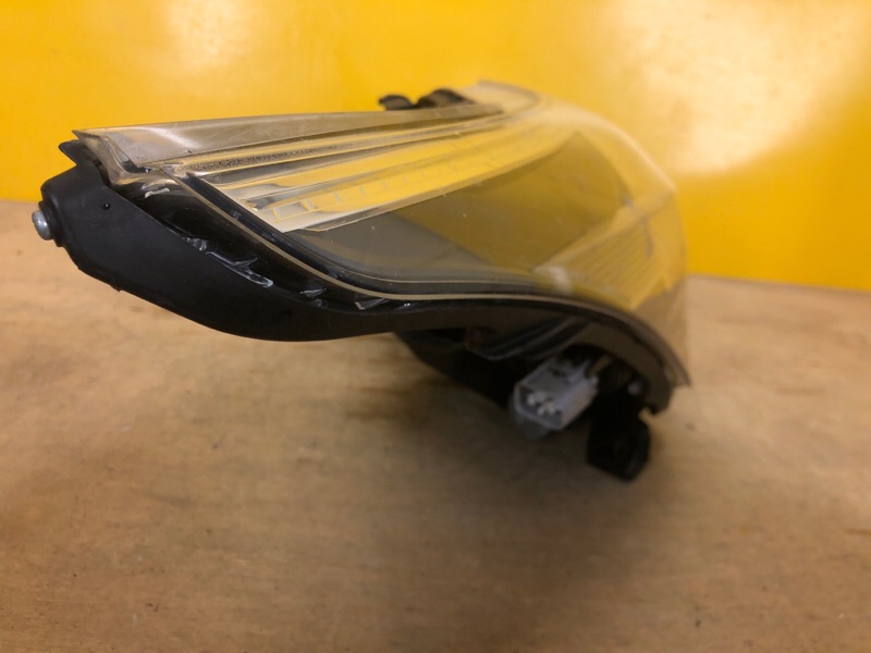 Фара правая AVENSIS 08-18 Фара правая AVENSIS 08-18