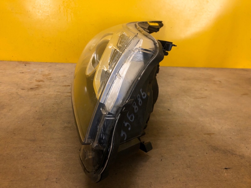 Фара правая AVENSIS 08-18 Фара правая AVENSIS 08-18