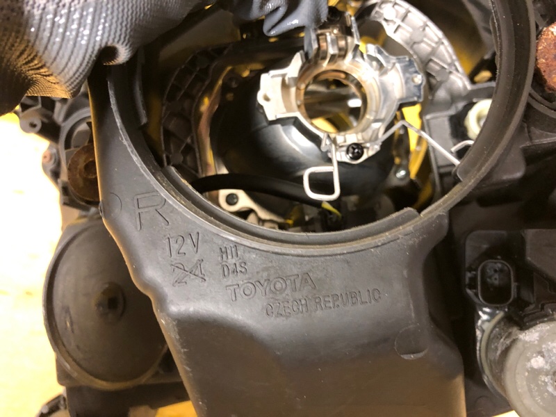 Фара правая AVENSIS 08-18 Фара правая AVENSIS 08-18