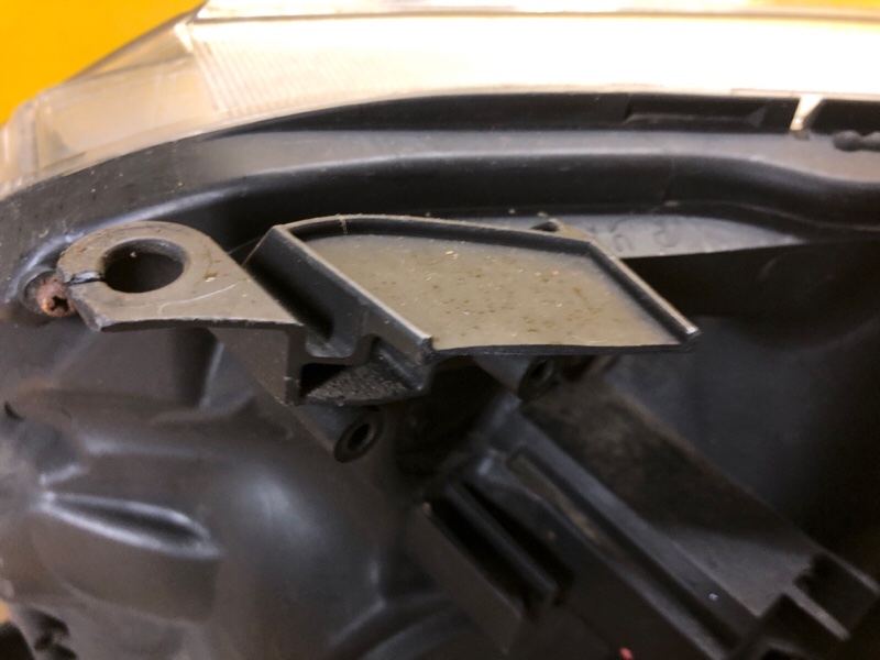 Фара правая AVENSIS 08-18 Фара правая AVENSIS 08-18