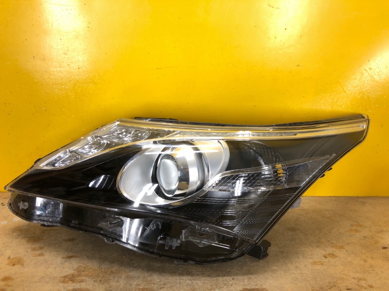 Фара левая TOYOTA AVENSIS 08-18 Фара левая TOYOTA AVENSIS 08-18