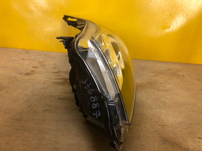 Фара левая AVENSIS 08-18 Фара левая AVENSIS 08-18