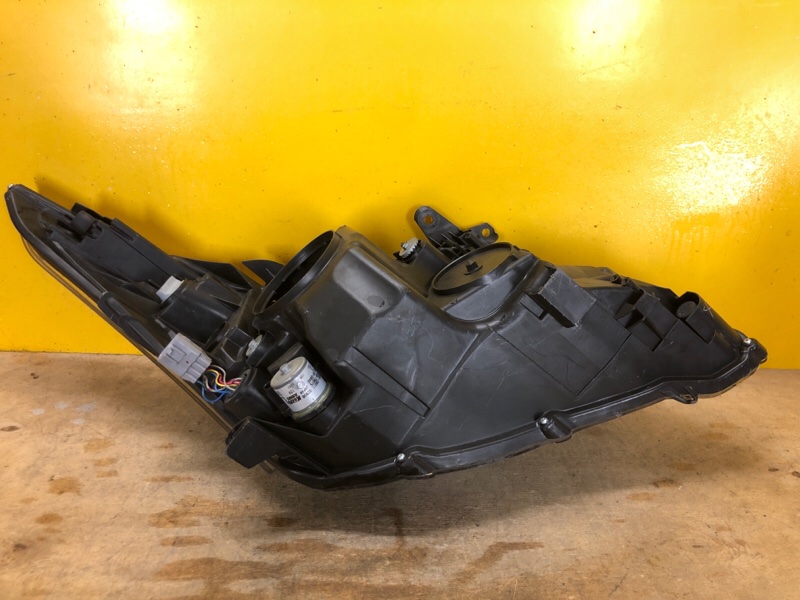 Фара левая AVENSIS 08-18 Фара левая AVENSIS 08-18