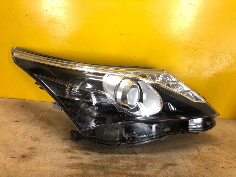 Фара правая TOYOTA AVENSIS 08-18 Фара правая TOYOTA AVENSIS 08-18