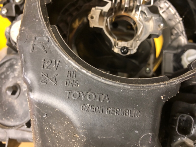 Фара правая AVENSIS 08-18 Фара правая AVENSIS 08-18