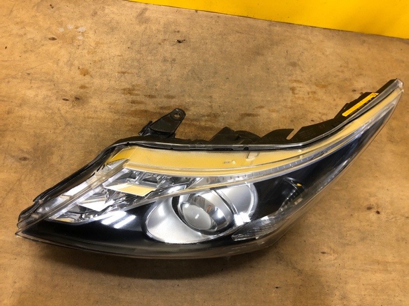 Фара левая AVENSIS 08-18 Фара левая AVENSIS 08-18