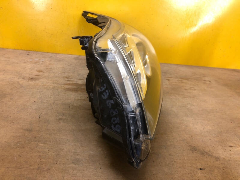 Фара левая AVENSIS 08-18 Фара левая AVENSIS 08-18