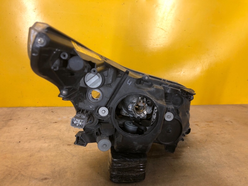 Фара левая AVENSIS 08-18 Фара левая AVENSIS 08-18