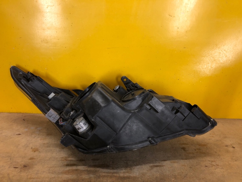 Фара левая AVENSIS 08-18 Фара левая AVENSIS 08-18