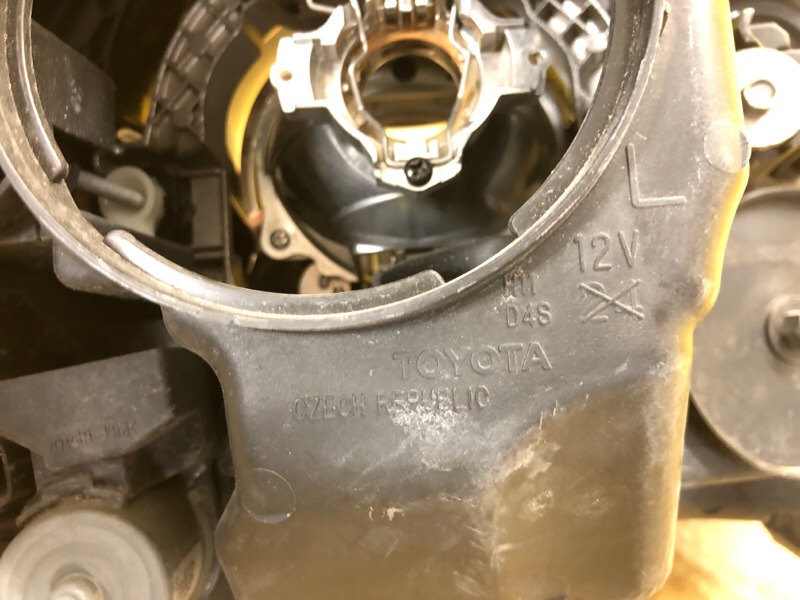 Фара левая AVENSIS 08-18 Фара левая AVENSIS 08-18