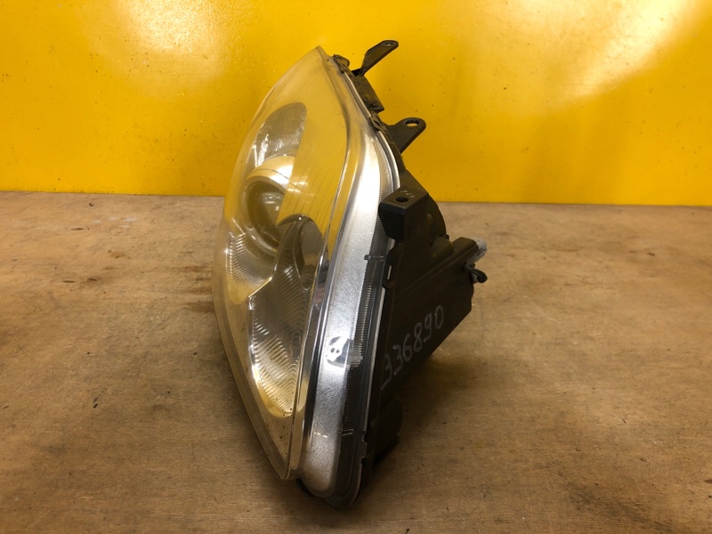 Фара правая AVENSIS 03-08