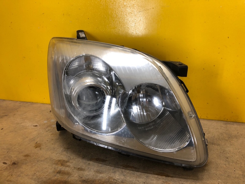 Фара правая TOYOTA AVENSIS 03-08 8113005192 Б/У