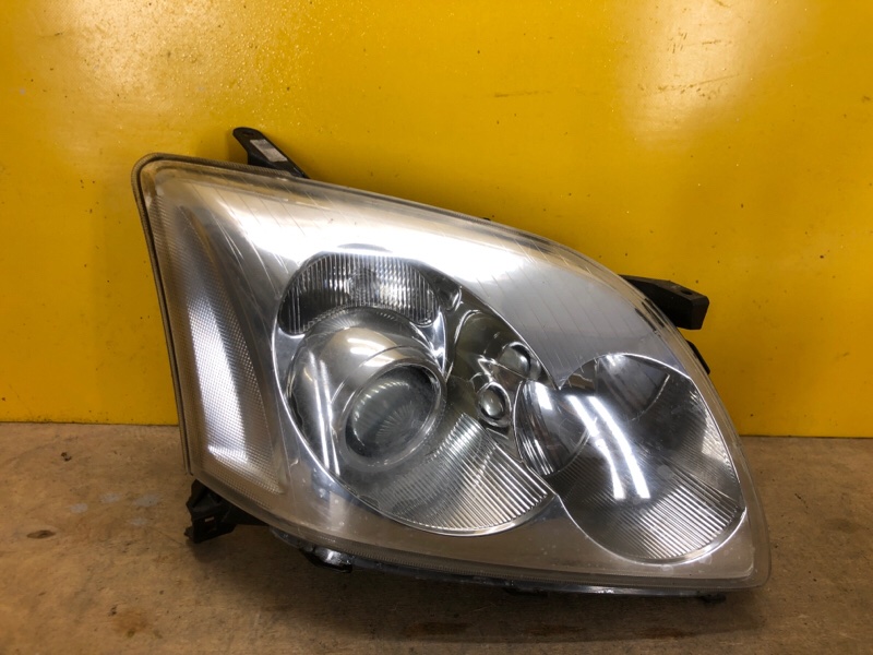 Фара правая TOYOTA AVENSIS 03-08