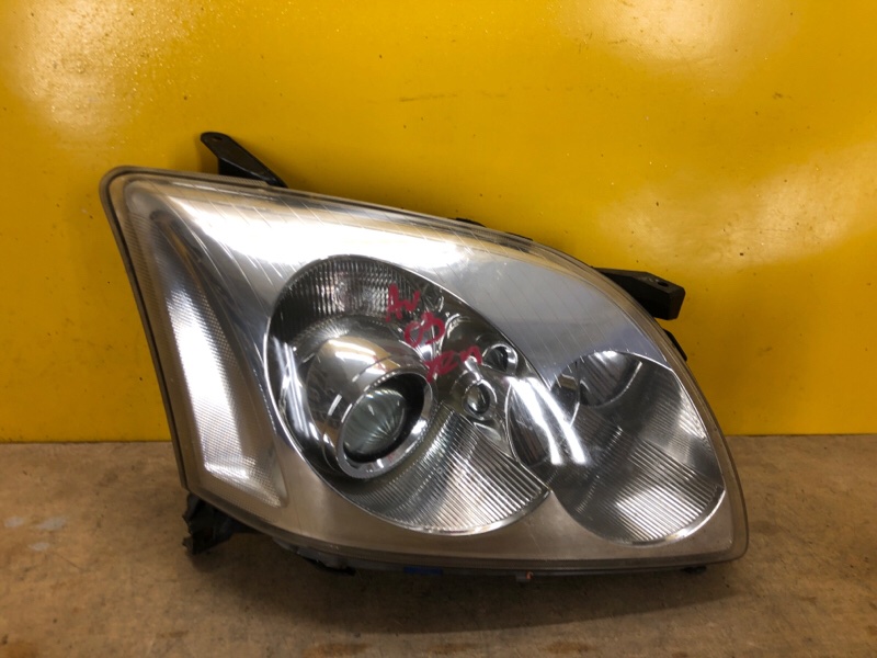 Фара правая TOYOTA AVENSIS 03-08