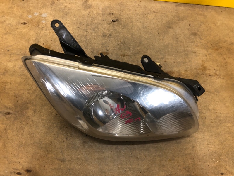 Фара правая AVENSIS 03-08