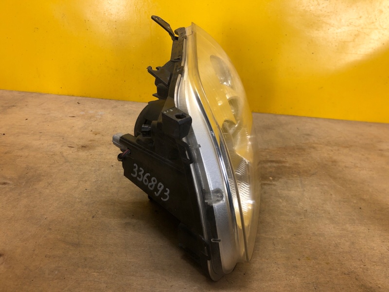 Фара левая AVENSIS 03-08