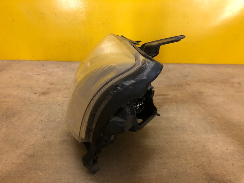 Фара левая AVENSIS 03-08