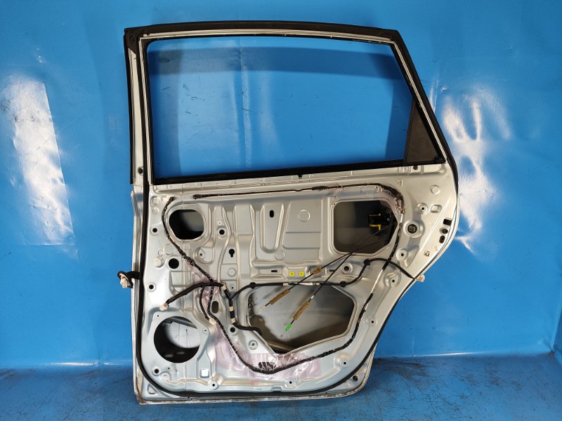 Дверь задняя правая PRIUS PLUS 11-14
